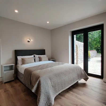 Moynure House Boutique & Separate Two Bedroom